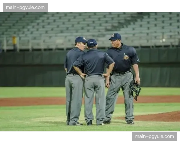 技术辅助与人性判断平衡,VAR时代裁判角色再定义 技术辅助与人性判断平衡,VAR时代裁判角色再定义